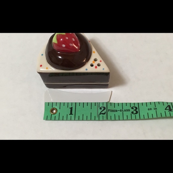 Cake Slice Salt Shakers - Picture 11 of 12